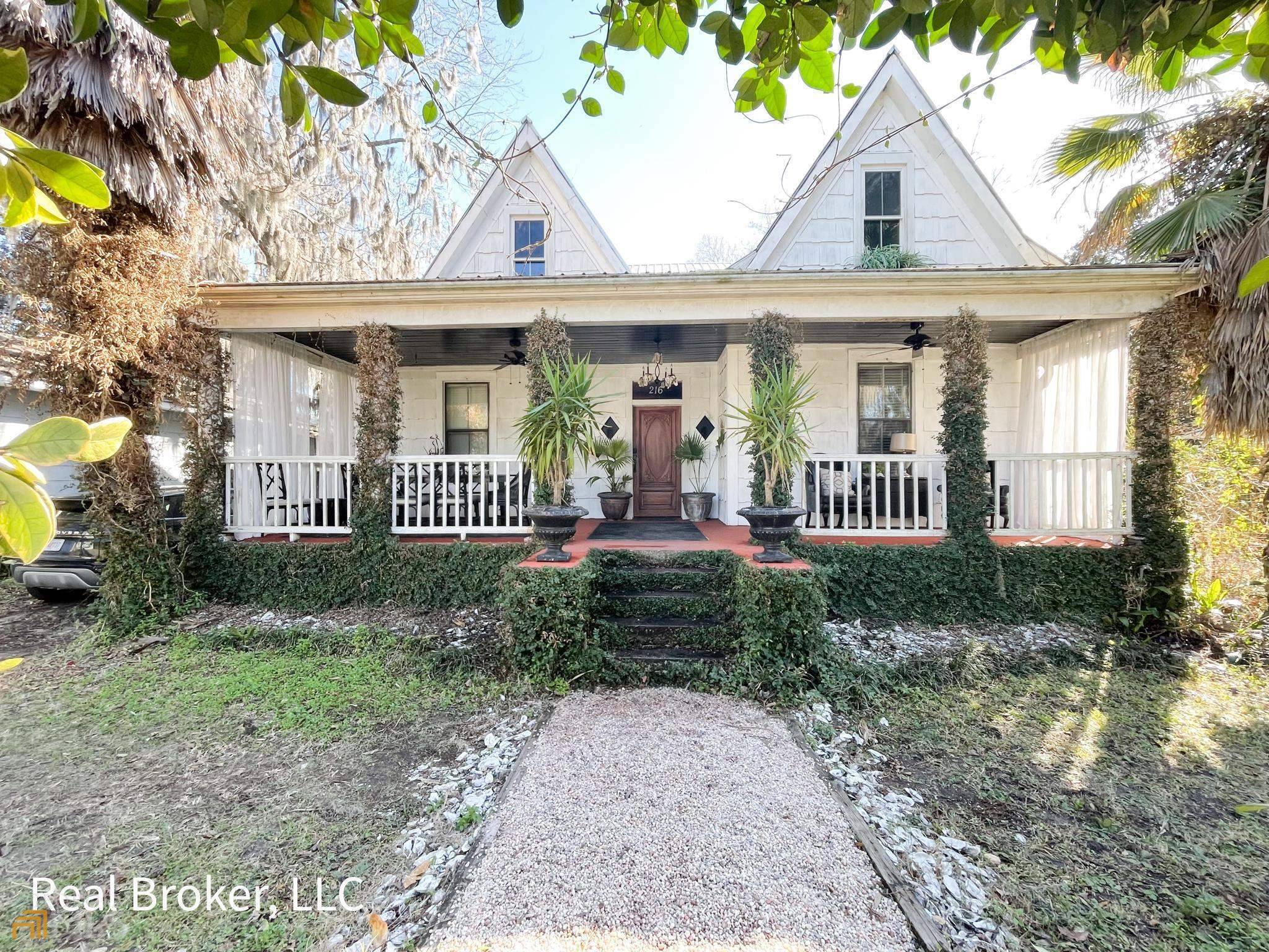 216 Bonaventure ST, Savannah, GA 31404