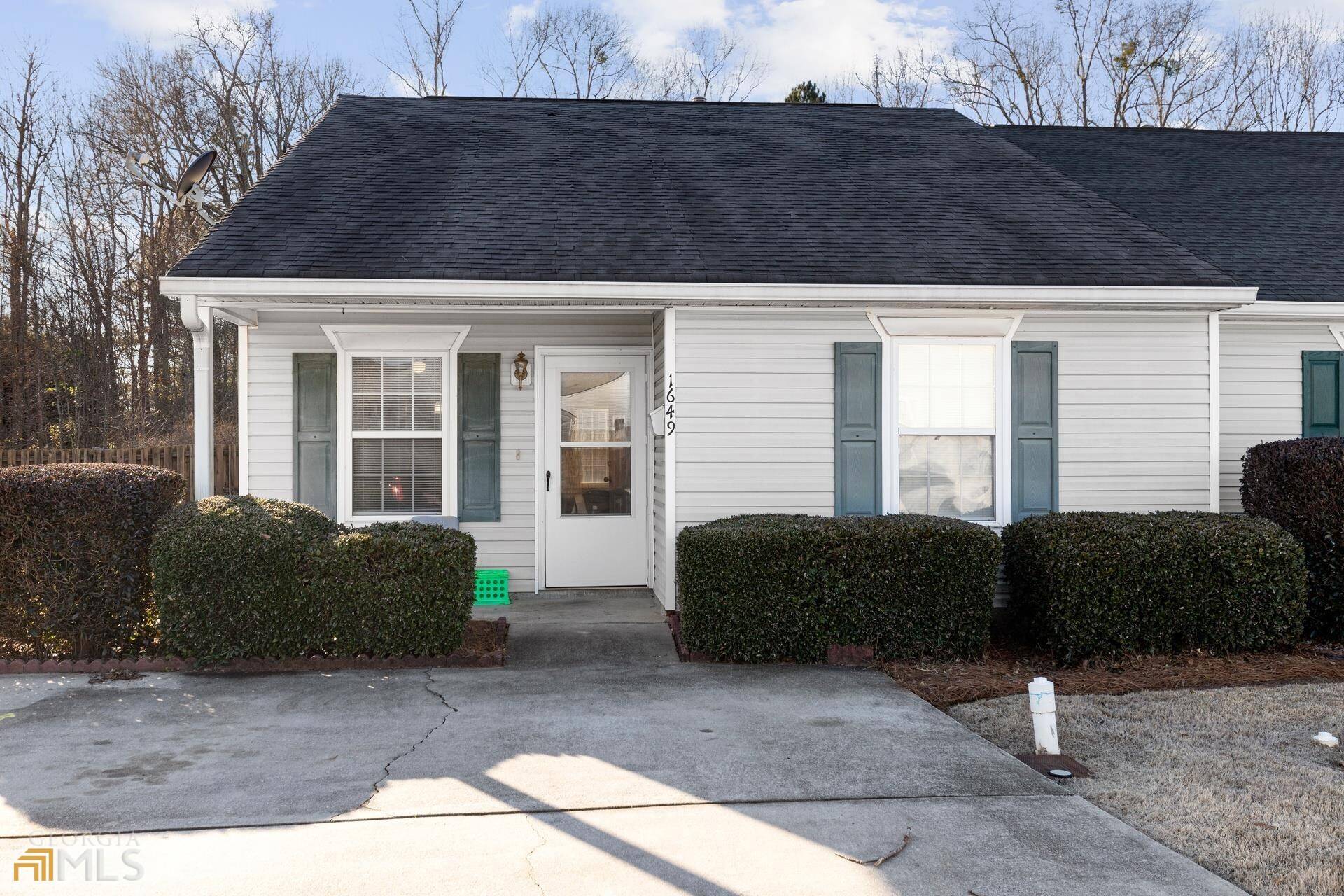 1649 Summerwoods CIR, Griffin, GA 30224