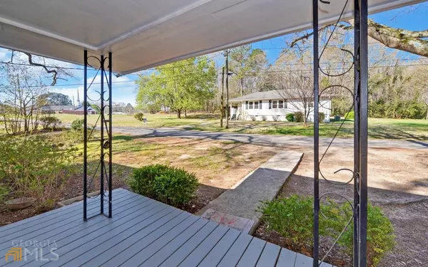 Toccoa, GA 30577,44 Laura WAY
