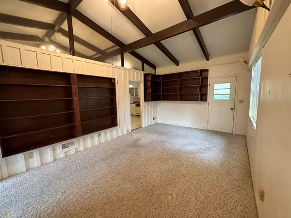Tennille, GA 31089,275 W Adams ST