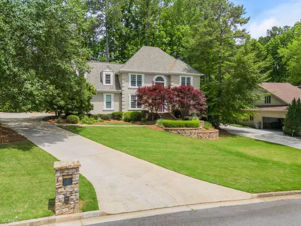 560 Huntwick, Roswell, GA 30075