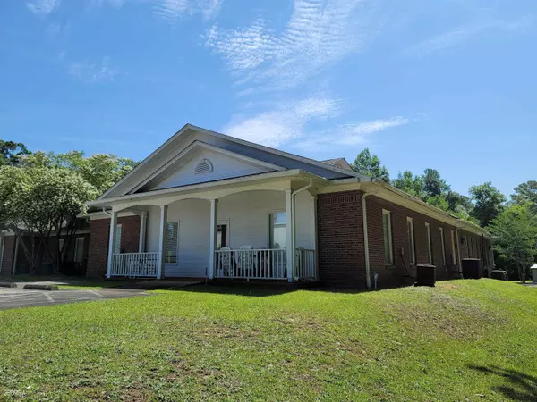 715 Courtland DR, Hinesville, GA 31313