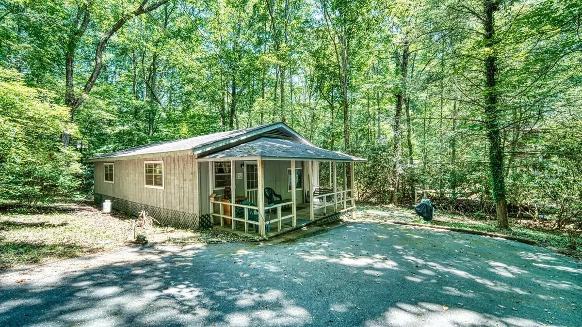 Hiawassee, GA 30546,4438 White Oak DR