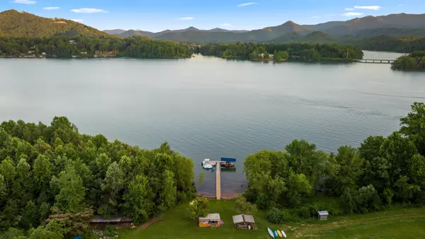Hiawassee, GA 30546,215 Sims RD