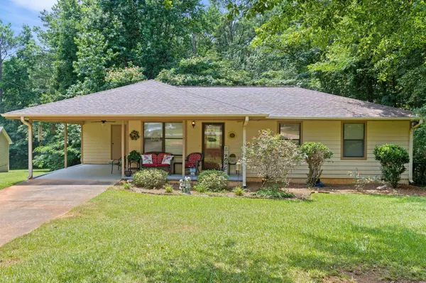 239 W James, Hampton, GA 30228