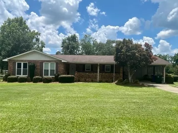 302 Irvindale, Dublin, GA 31021