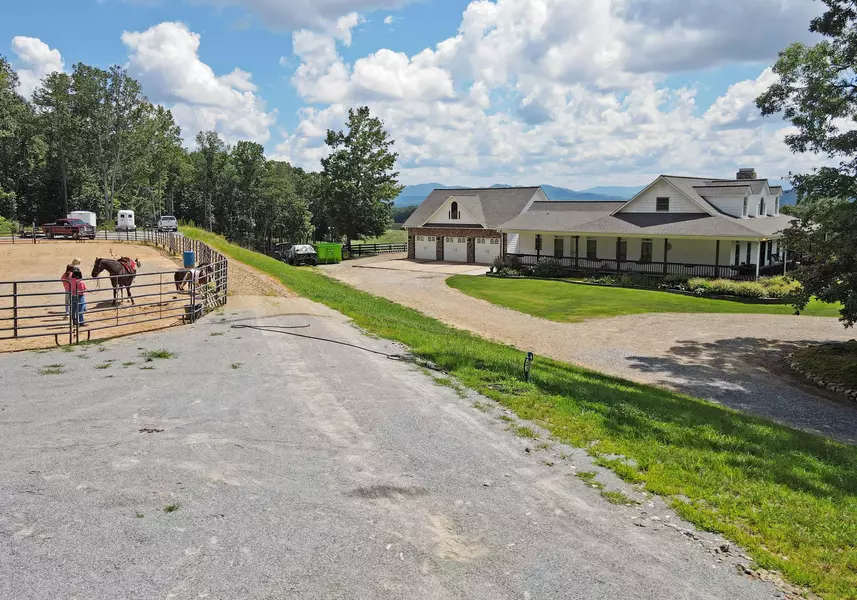 922 Dean Gap RD, Blairsville, GA 30512
