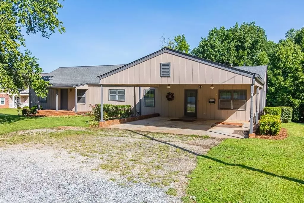 Cornelia, GA 30531,711 Level Grove