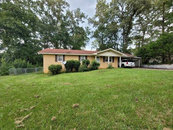 225 E Thomson, Centerville, GA 31028