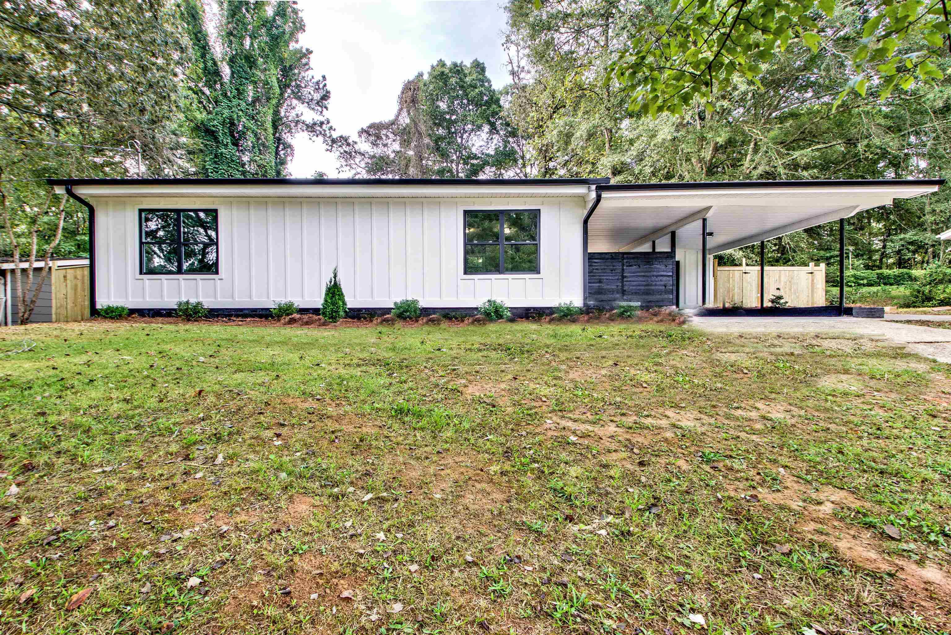 16 Willow DR, Newnan, GA 30263