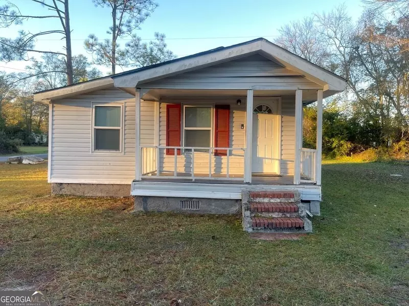 690 Hundreds RD, Baxley, GA 31513