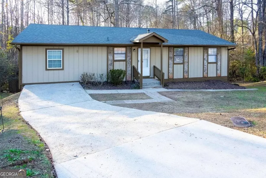 6102 Cherokee Valley, Lithonia, GA 30058