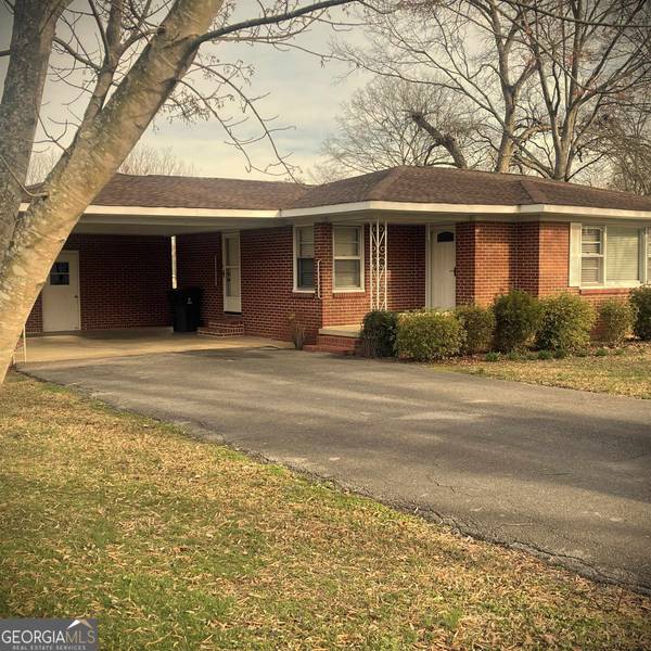 210 Auburn ST, Centre, AL 35960
