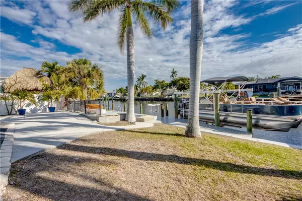 Matlacha Isles, FL 33991,12262 Boat Shell DR