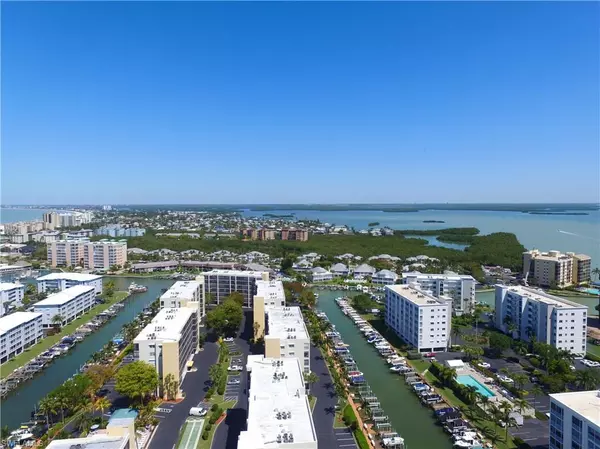 Fort Myers Beach, FL 33931,4401 Bay Beach LN #833