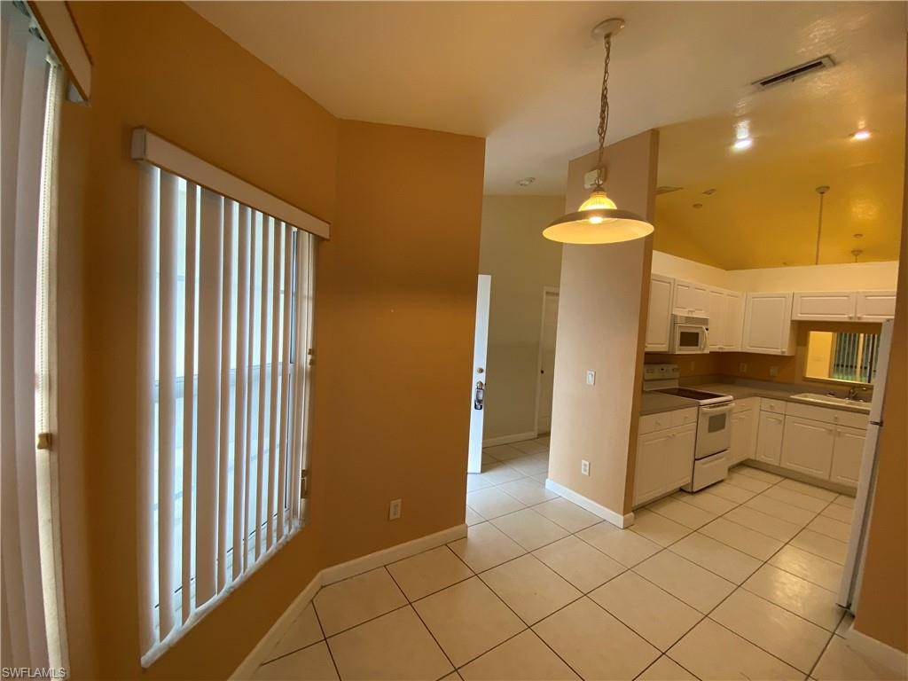Cape Coral, FL 33990,909 SE 14th ST #911