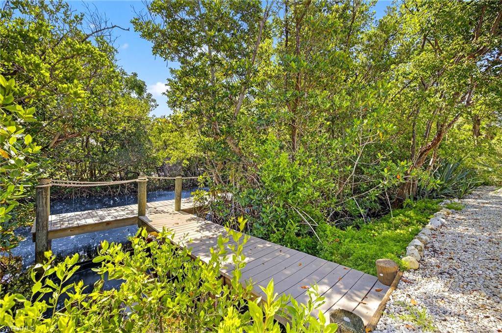 Sanibel, FL 33957,1105 Skiff PL