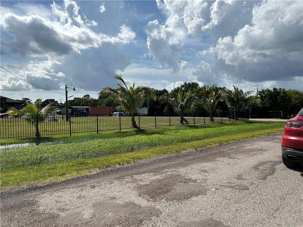 North Fort Myers, FL 33917,19781 Woodbridge LN