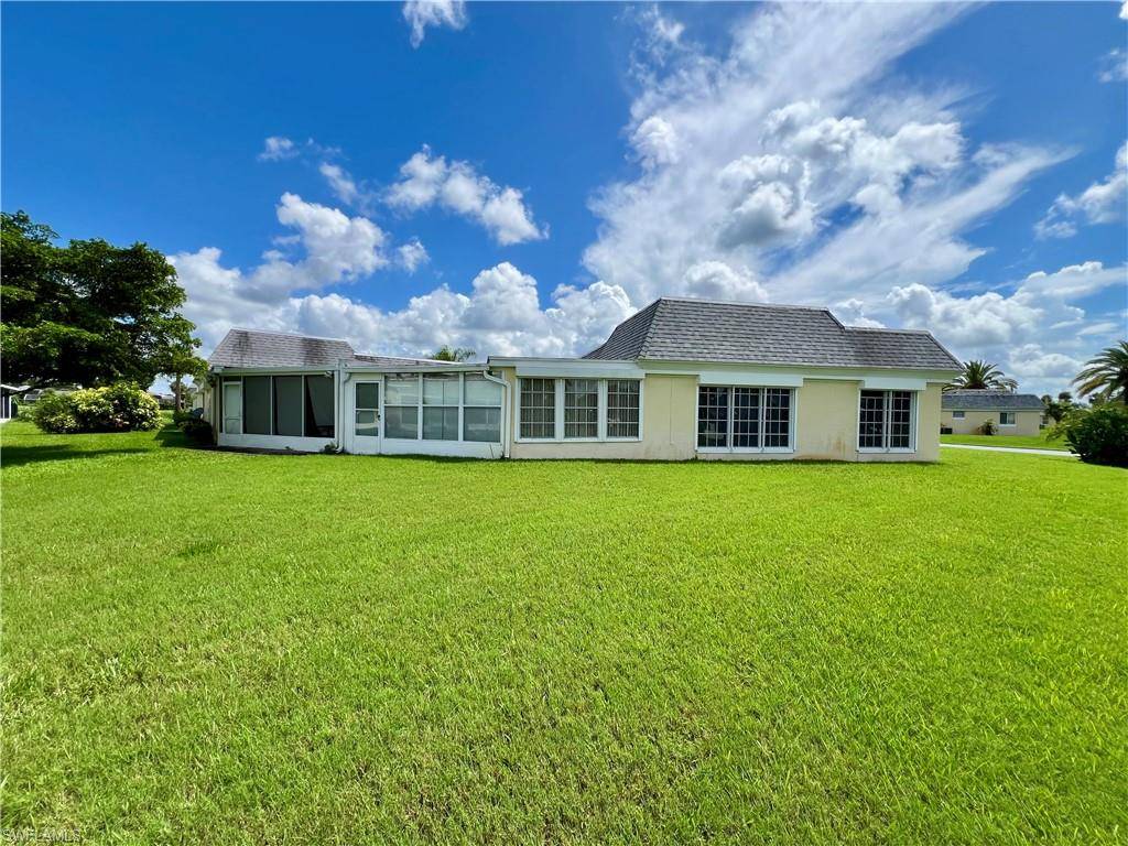 10 Regency CT, Lehigh Acres, FL 33936