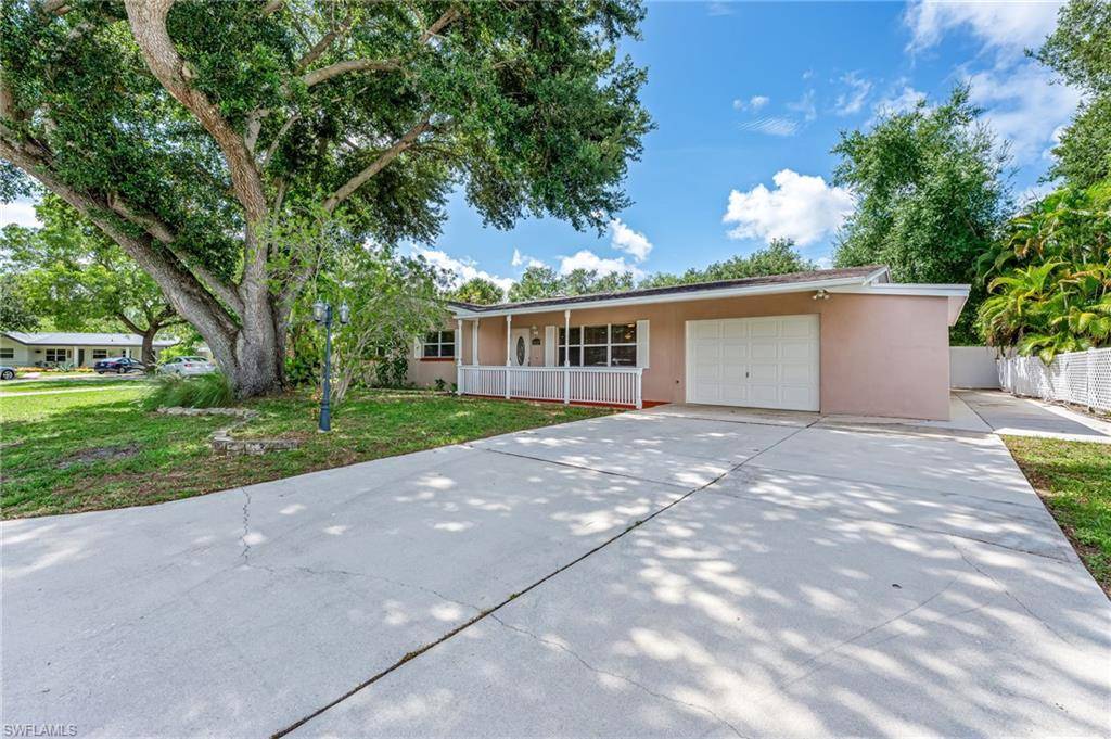 4634 Siesta CIR, Fort Myers, FL 33901