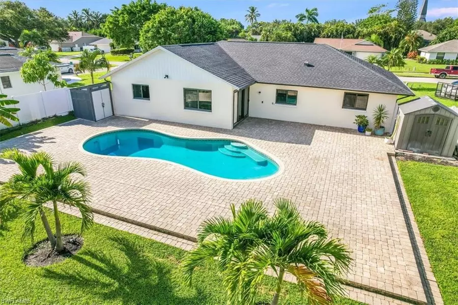 49 Willoughby DR, Naples, FL 34110