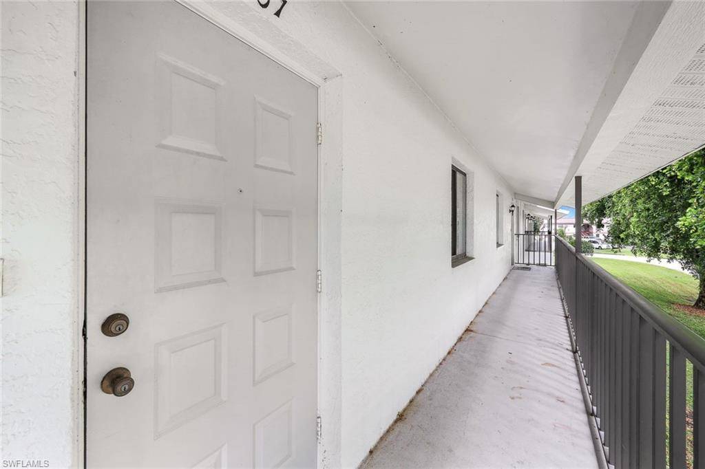 Cape Coral, FL 33904,815 Victoria DR #207