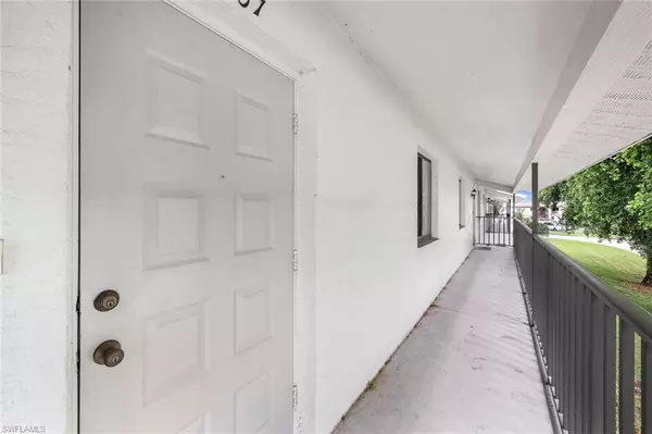 Cape Coral, FL 33904,815 Victoria DR #207