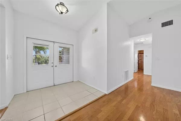 Sanibel, FL 33957,640 Oliva ST