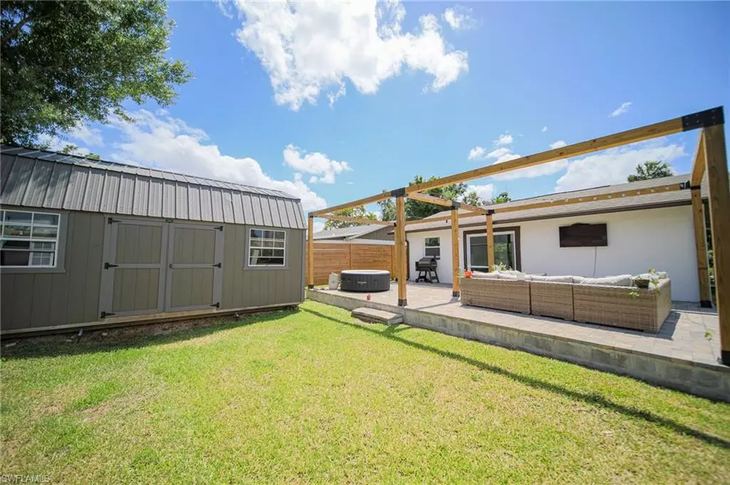 North Fort Myers, FL 33903,548 Redlin ST
