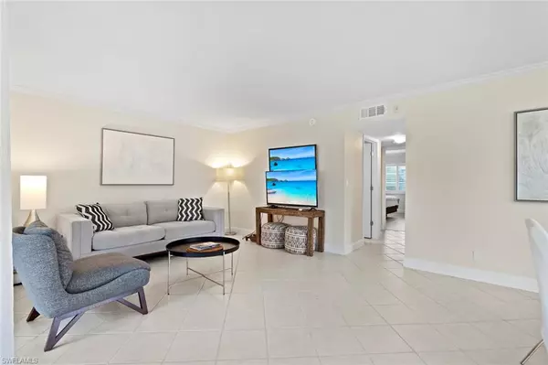 Naples, FL 34103,2900 Gulf Shore BLVD N #111