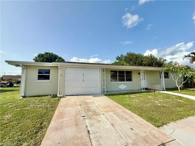 1521 Huntdale ST E, Lehigh Acres, FL 33936