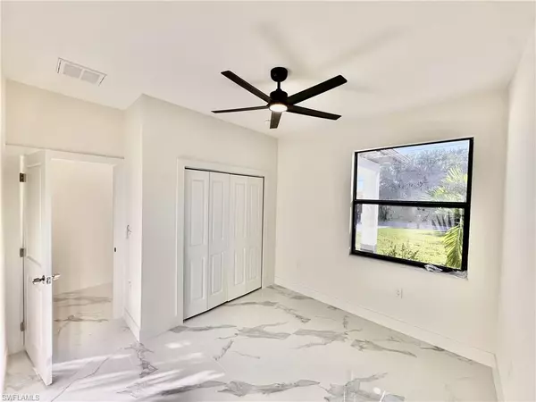 Lehigh Acres, FL 33971,2404/2406 Dickens AVE N