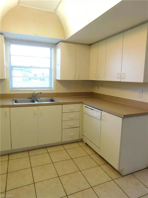Cape Coral, FL 33909,1217 NE 8th ST