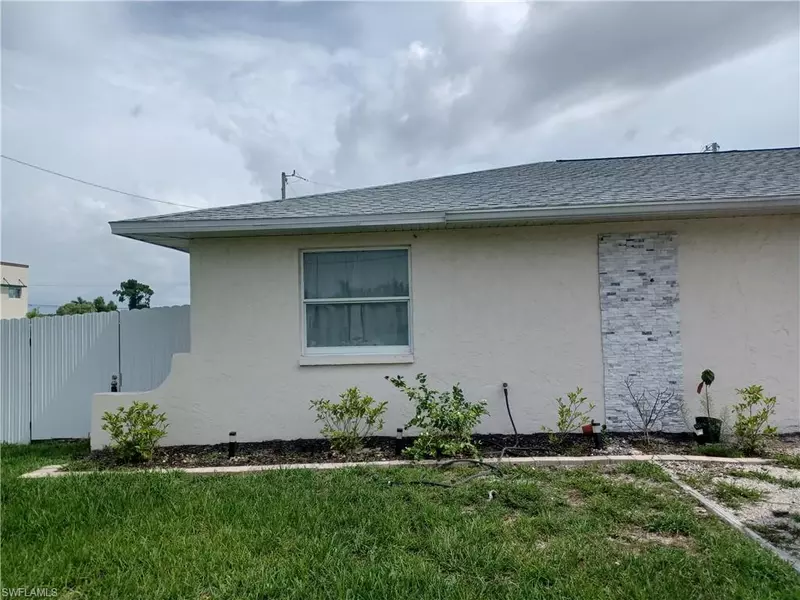 1102 SW 15th TER, Cape Coral, FL 33991