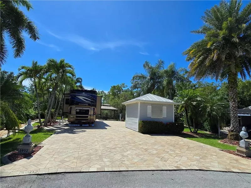 5902 Burrwood CT, Fort Myers, FL 33905