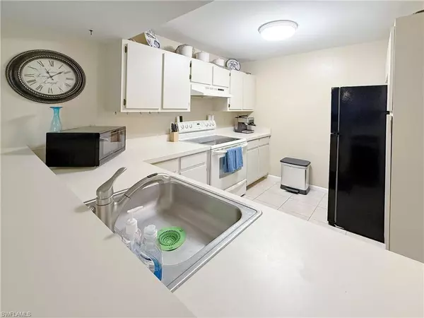 Fort Myers, FL 33919,14831 Summerlin Woods DR #1