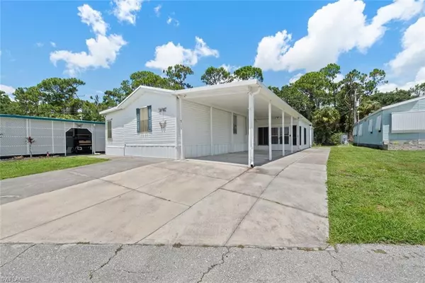 215 Shrub LN N, North Fort Myers, FL 33917