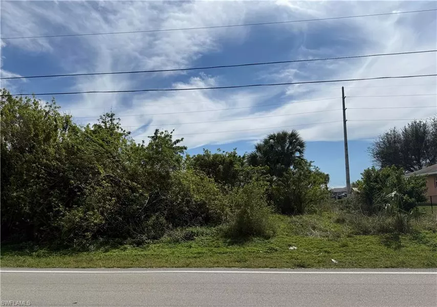 2807 1st ST W, Lehigh Acres, FL 33971