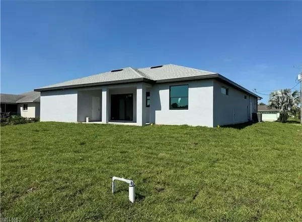 Lehigh Acres, FL 33971,916 Apple AVE