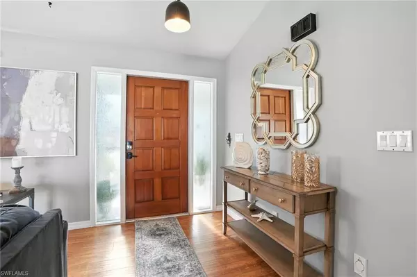 Cape Coral, FL 33990,402 SE 8th PL