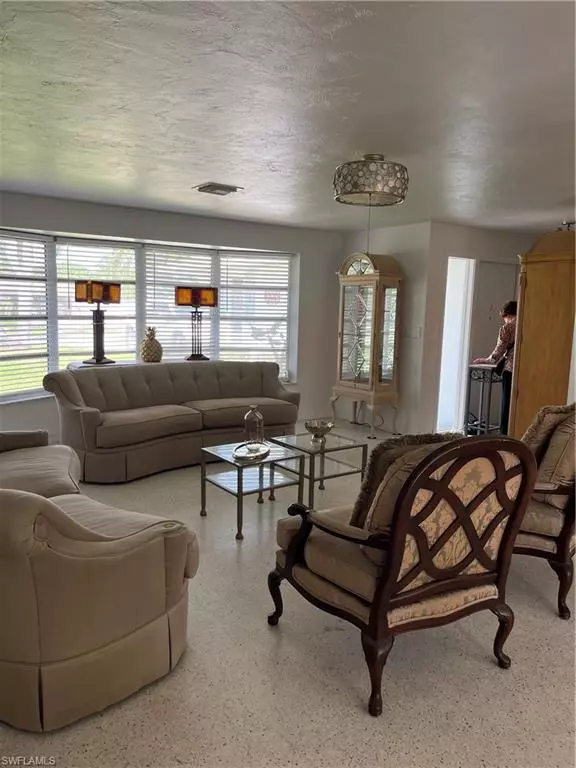 Fort Myers, FL 33919,541 Val Mar DR