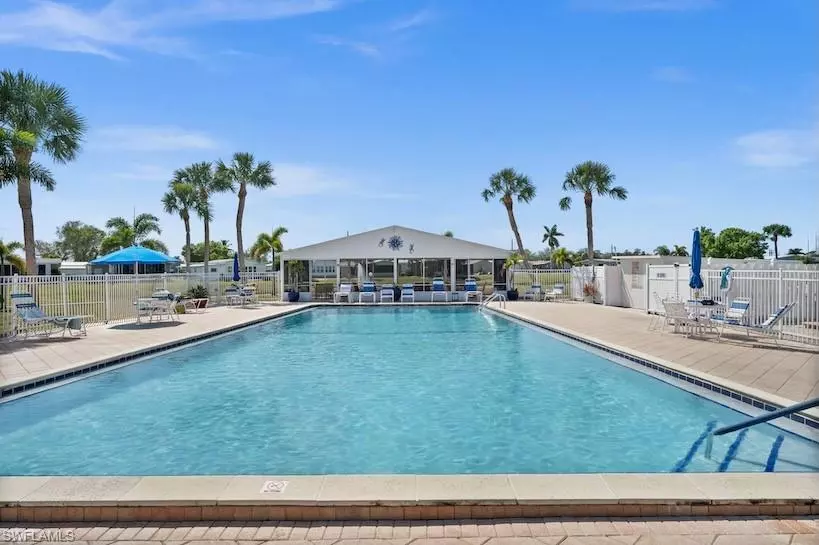 North Fort Myers, FL 33903,387 Horizon DR
