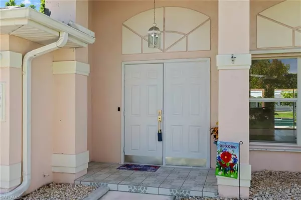 Cape Coral, FL 33990,1002 SE 17th ST