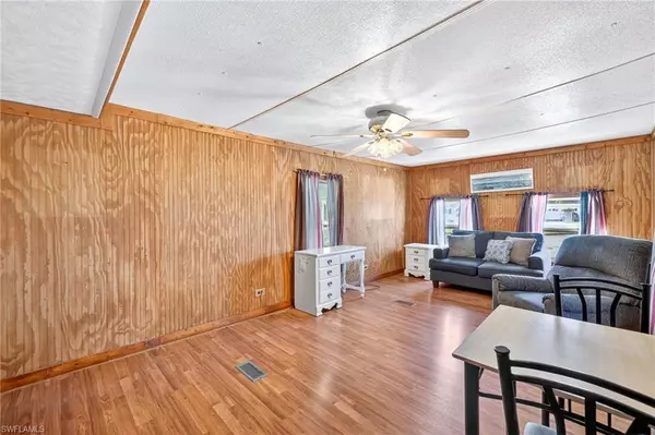 North Fort Myers, FL 33917,109 Conestoga TRL
