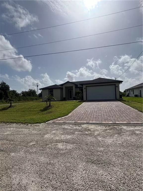 104 Olive CIR, Lehigh Acres, FL 33971