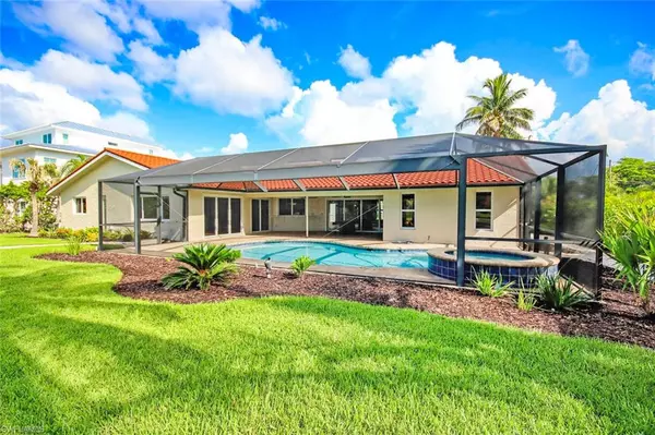 Sanibel, FL 33957,918 Kings Crown DR