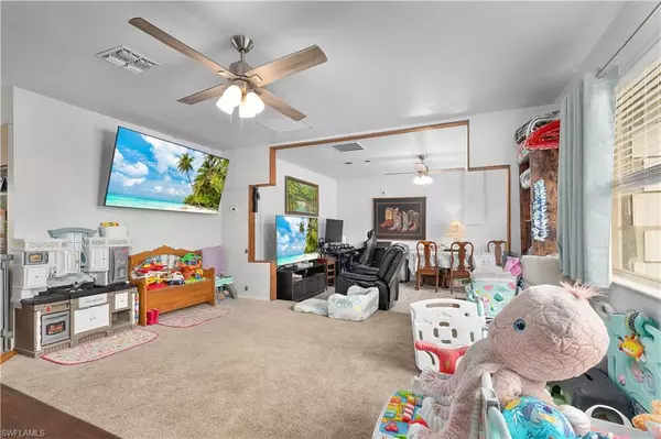 North Fort Myers, FL 33917,9321 Sedgefield RD