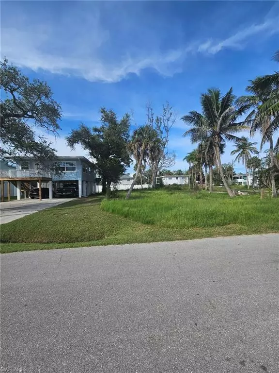 Fort Myers Beach, FL 33931,5397 Palmetto ST