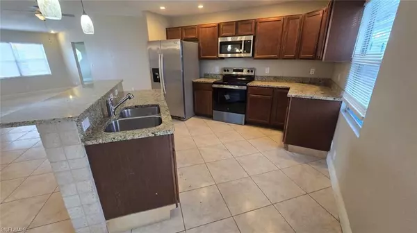 Cape Coral, FL 33990,2202 SE 8th PL