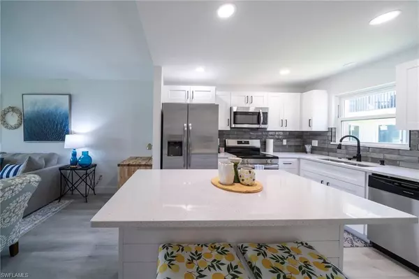 Fort Myers, FL 33908,16881 Davis RD #716